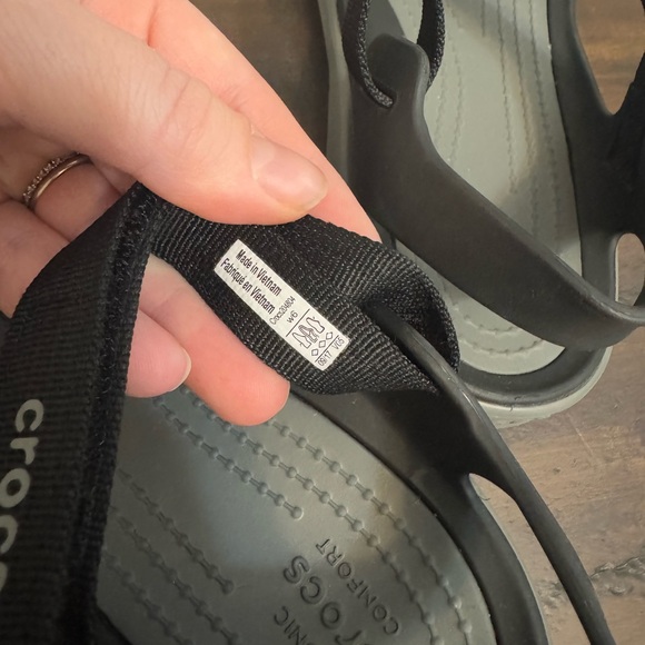 Crocs Black Swiftwater Webbing Sandals Women's size 6 - Picture 7 of 9